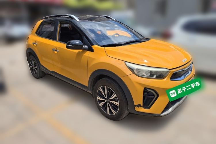 Used Kia kx1 Stonic 2021 1.4L CVT Fun & Sunroof Model Front Right 45 Deg