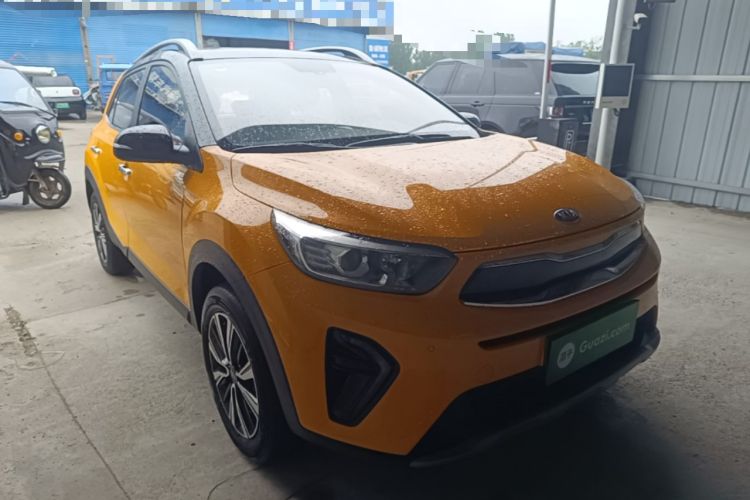 Used Kia kx1 Stonic 2021 1.4L CVT Fun & Sunroof Model Front Right 45 Deg