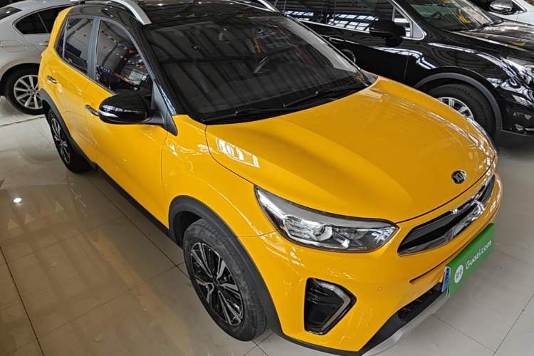 Used Kia kx1 Stonic 2021 1.4L CVT Fun & Sunroof Model Front Right 45 Deg