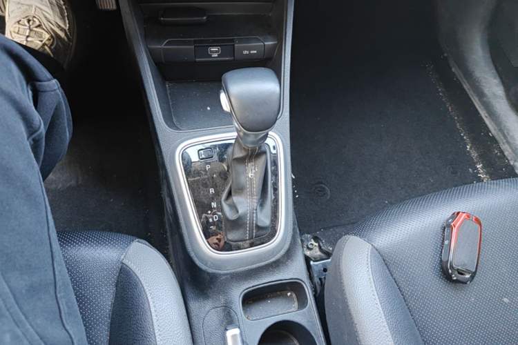 Used Kia kx1 Stonic 2021 1.4L CVT Sunroof Model Gear Lever