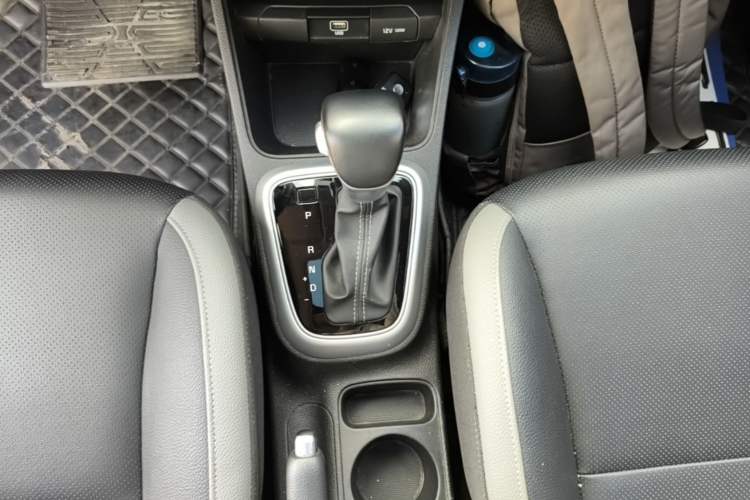 Used Kia kx1 Stonic 2021 1.4L Automatic Fun & Sport Edition Gear Lever