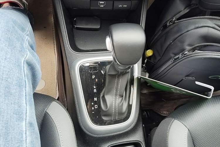 Used Kia kx1 Stonic 2021 1.4L CVT Fun & Sunroof Model Gear Lever