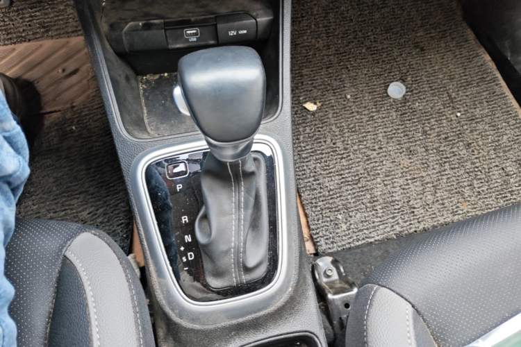 Used Kia kx1 Stonic 2021 1.4L CVT Sunroof Model Gear Lever