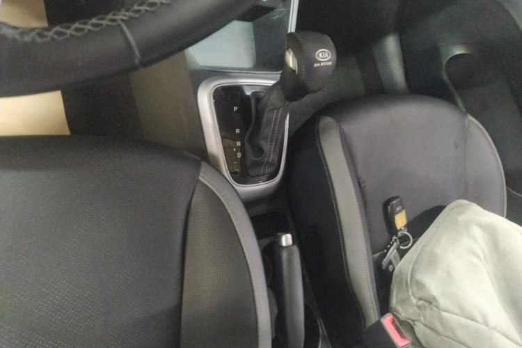 Used Kia kx1 Stonic 2021 1.4L Automatic Fun & Sport Edition Gear Lever