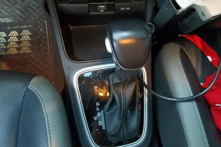 Used Kia kx1 Stonic 2021 1.4L Automatic Fun & Sport Edition Gear Lever
