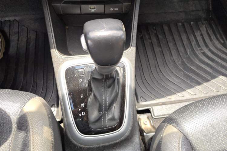 Used Kia kx1 Stonic 2021 1.4L CVT Fun & Sunroof Model Gear Lever
