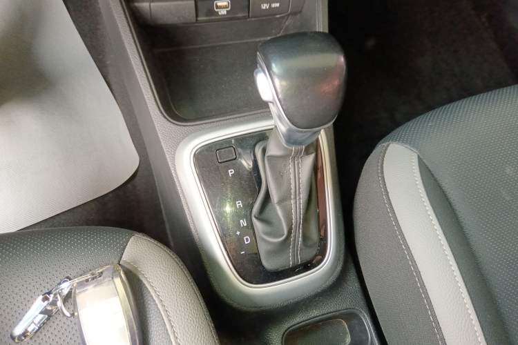 Used Kia kx1 Stonic 2021 1.4L Automatic Fun & Sport Edition Gear Lever