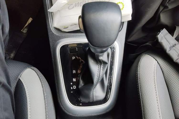 Used Kia kx1 Stonic 2021 1.4L CVT Fun & Sunroof Model Gear Lever