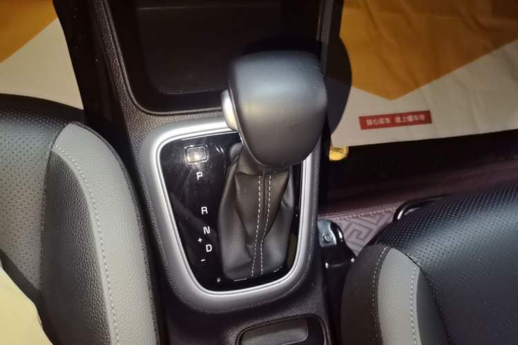 Used Kia kx1 Stonic 2021 1.4L Automatic Fun & Sport Edition Gear Lever