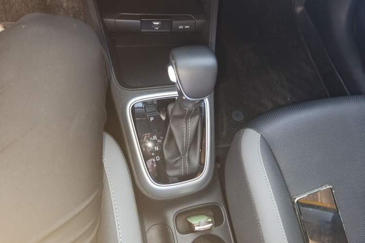Used Kia kx1 Stonic 2021 1.4L CVT Fun & Sunroof Model Gear Lever