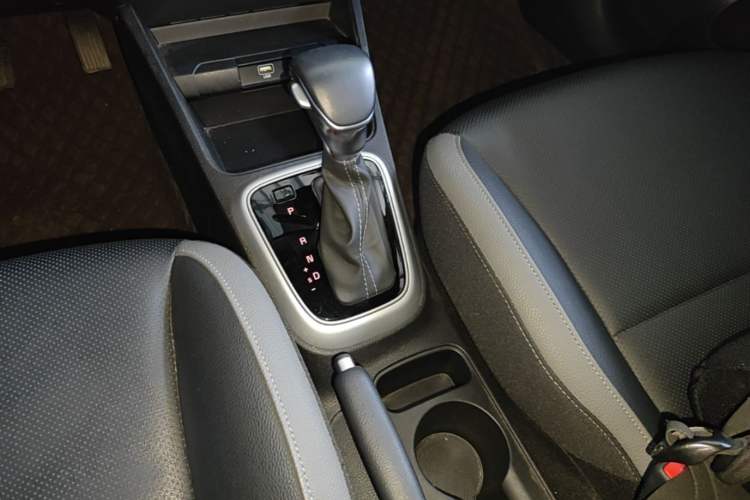 Used Kia kx1 Stonic 2021 1.4L CVT Fun & Sunroof Model Gear Lever
