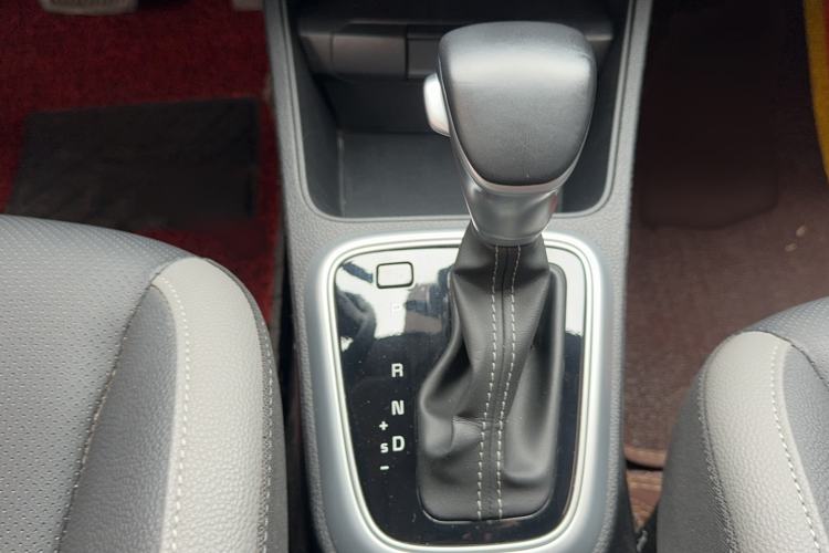 Used Kia kx1 Stonic 2021 1.4L CVT Fun & Sunroof Model Gear Lever
