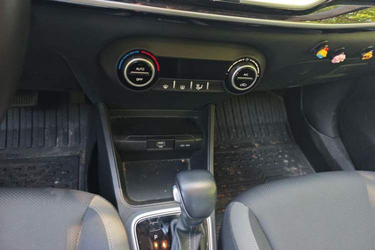 Used Kia kx1 Stonic 2021 1.4L CVT Sunroof Model Gear Lever