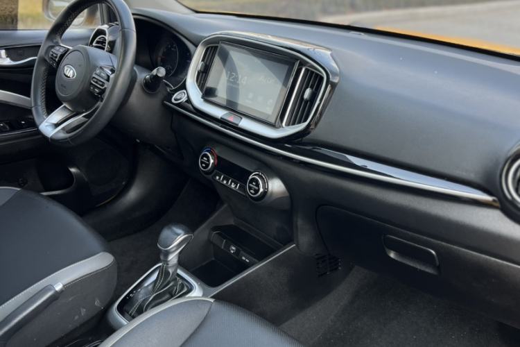 Used Kia kx1 Stonic 2021 1.4L CVT Fun & Sunroof Model Interior 4