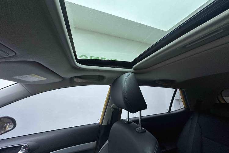 Used Kia kx1 Stonic 2021 1.4L CVT Sunroof Model Interior 5