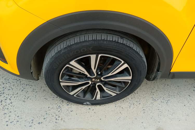 Used Kia kx1 Stonic 2021 1.4L Automatic Fun & Sport Edition Left Front Wheel Hub