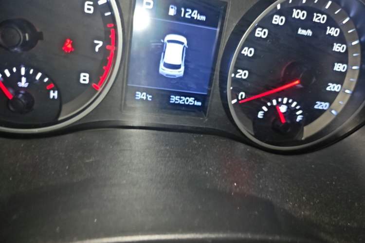 Used Kia kx1 Stonic 2021 1.4L CVT Sunroof Model Odometer Close Up
