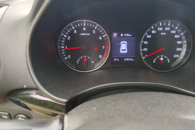 Used Kia kx1 Stonic 2021 1.4L CVT Sunroof Model Odometer Close Up