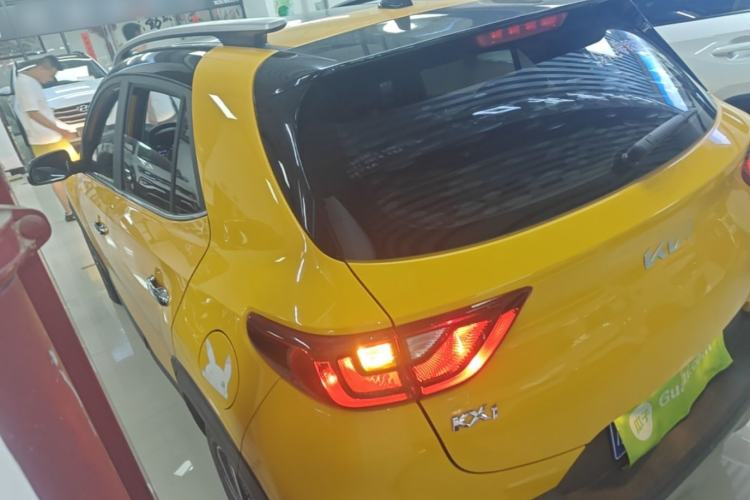Used Kia kx1 Stonic 2021 1.4L CVT Sunroof Model Rear Left 45 Deg