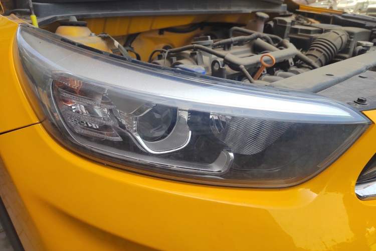 Used Kia kx1 Stonic 2021 1.4L CVT Fun & Sunroof Model Right Front Headlight