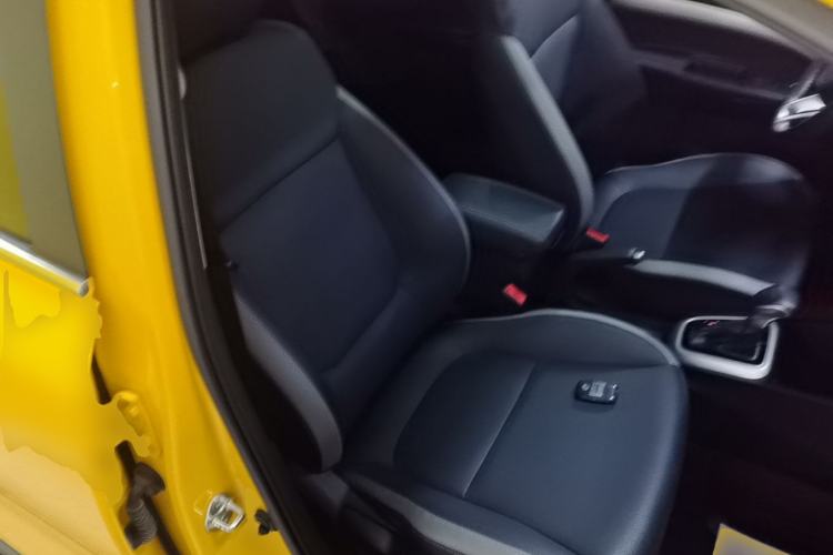 Used Kia kx1 Stonic 2021 1.4L Automatic Fun & Sport Edition Right Front Seat