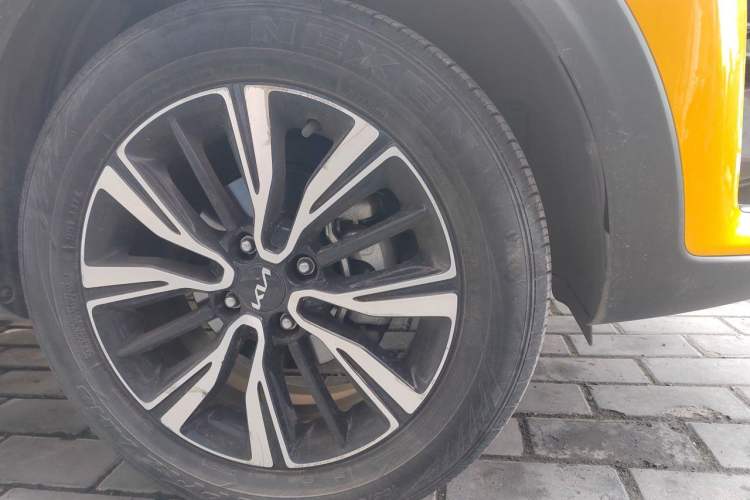 Used Kia kx1 Stonic 2021 1.4L CVT Fun & Sunroof Model Right Front Wheel Hub