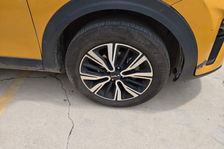 Used Kia kx1 Stonic 2021 1.4L CVT Fun & Sunroof Model Right Front Wheel Hub