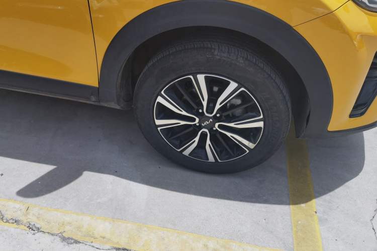 Used Kia kx1 Stonic 2021 1.4L CVT Sunroof Model Right Front Wheel Hub
