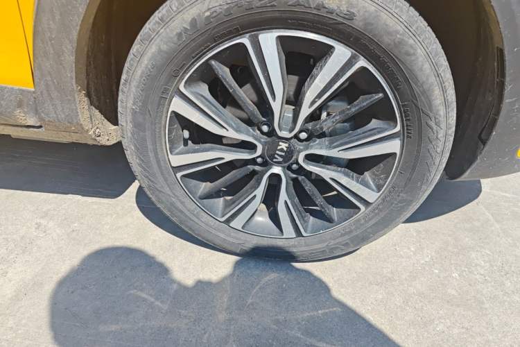 Used Kia kx1 Stonic 2021 1.4L CVT Fun & Sunroof Model Right Front Wheel Hub