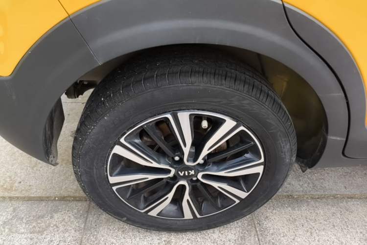 Used Kia kx1 Stonic 2021 1.4L Automatic Fun & Sport Edition Right Rear Wheel Hub