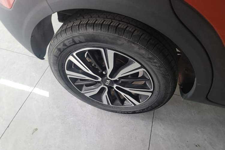 Used Kia kx1 Stonic 2021 1.4L CVT Fun & Sunroof Model Right Rear Wheel Hub