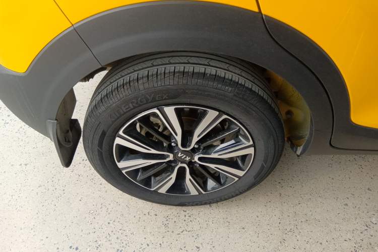 Used Kia kx1 Stonic 2021 1.4L Automatic Fun & Sport Edition Right Rear Wheel Hub