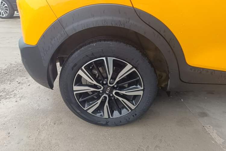 Used Kia kx1 Stonic 2021 1.4L CVT Fun & Sunroof Model Right Rear Wheel Hub