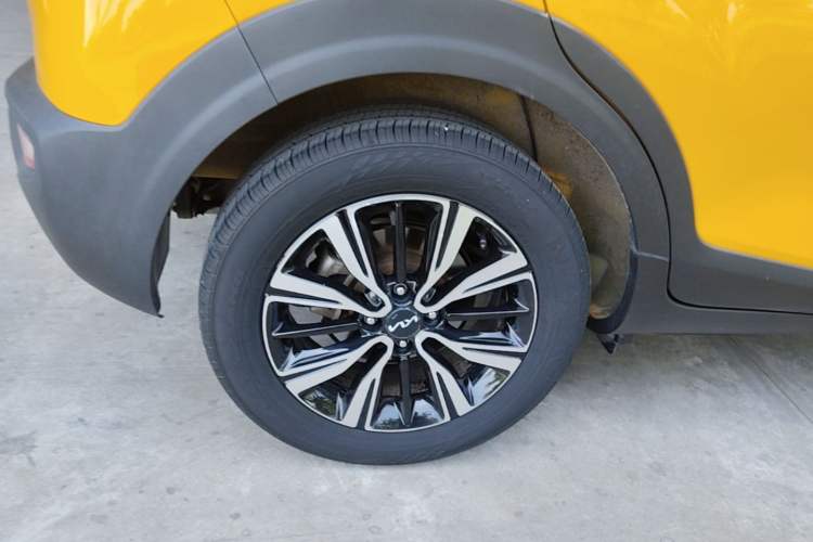 Used Kia kx1 Stonic 2021 1.4L CVT Fun & Sunroof Model Right Rear Wheel Hub
