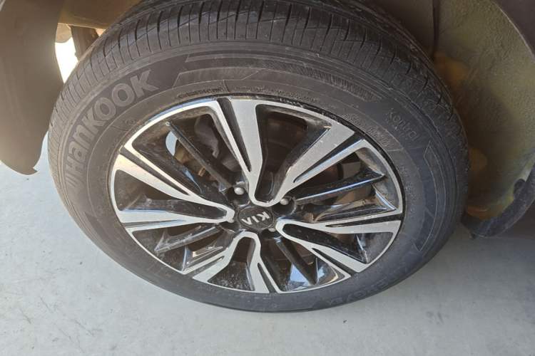 Used Kia kx1 Stonic 2021 1.4L CVT Fun & Sunroof Model Right Rear Wheel Hub