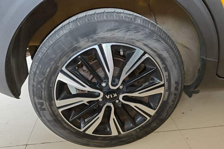 Used Kia kx1 Stonic 2021 1.4L CVT Fun & Sunroof Model Right Rear Wheel Hub