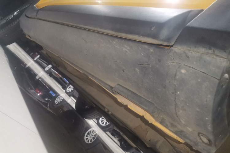 Used Kia kx1 Stonic 2021 1.4L CVT Fun & Sunroof Model Right Side Sill