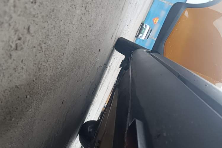 Used Kia kx1 Stonic 2021 1.4L CVT Fun & Sunroof Model Right Side Sill