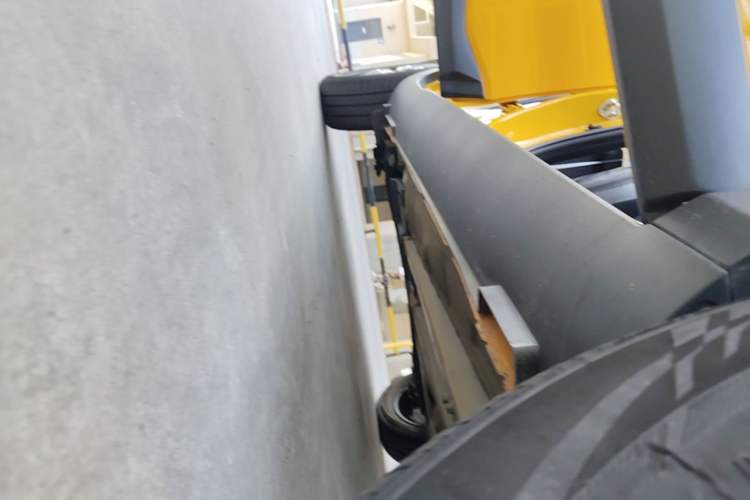 Used Kia kx1 Stonic 2021 1.4L CVT Fun & Sunroof Model Right Side Sill
