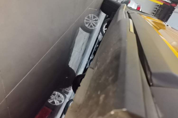 Used Kia kx1 Stonic 2021 1.4L Automatic Fun & Sport Edition Right Side Sill