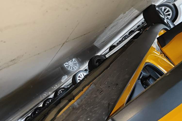Used Kia kx1 Stonic 2021 1.4L CVT Fun & Sunroof Model Right Side Sill