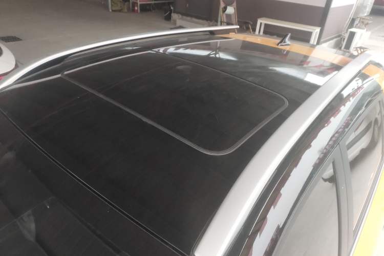 Used Kia kx1 Stonic 2021 1.4L CVT Fun & Sunroof Model Roof