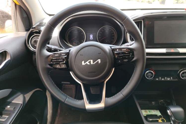 Used Kia kx1 Stonic 2021 1.4L CVT Sunroof Model Steering Wheel