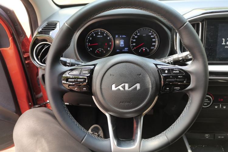 Used Kia kx1 Stonic 2021 1.4L CVT Sunroof Model Steering Wheel