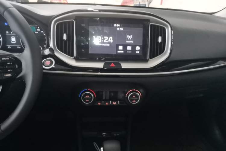 Used Kia kx1 Stonic 2026 Model 1.4L Sunroof Edition Audio And AC Panel
