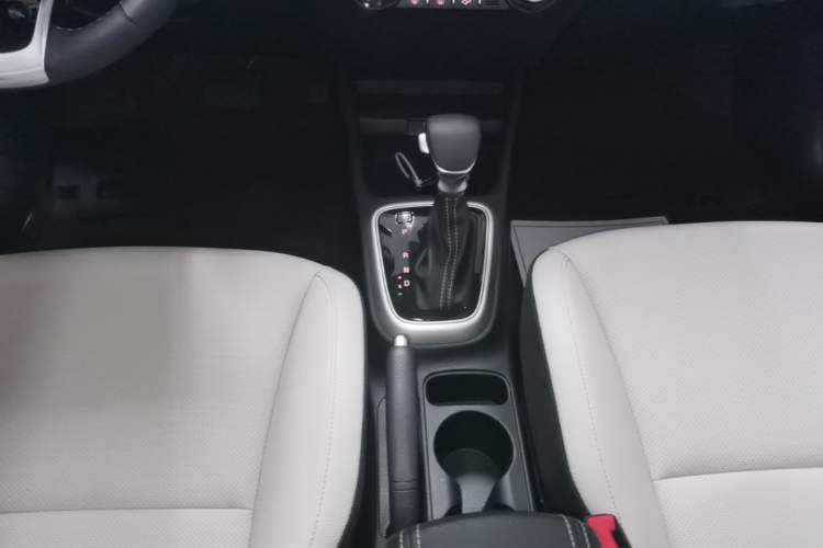Used Kia kx1 Stonic 2026 Model 1.4L Sunroof Edition Gear Lever
