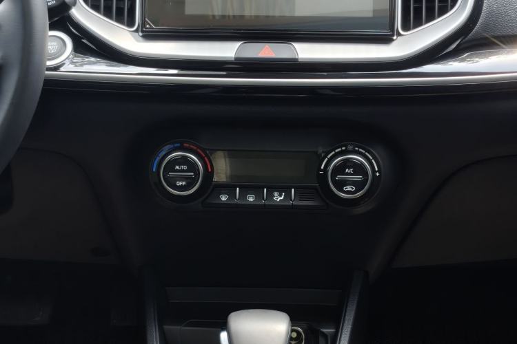 Used Kia kx1 Stonic 2026 Model 1.4L Sunroof Edition Audio And AC Panel