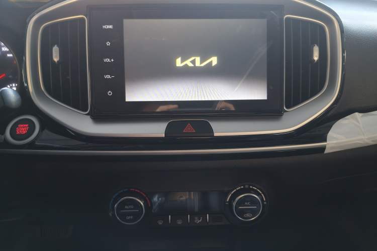Used Kia kx1 Stonic 2026 Model 1.4L Sunroof Edition Audio And AC Panel