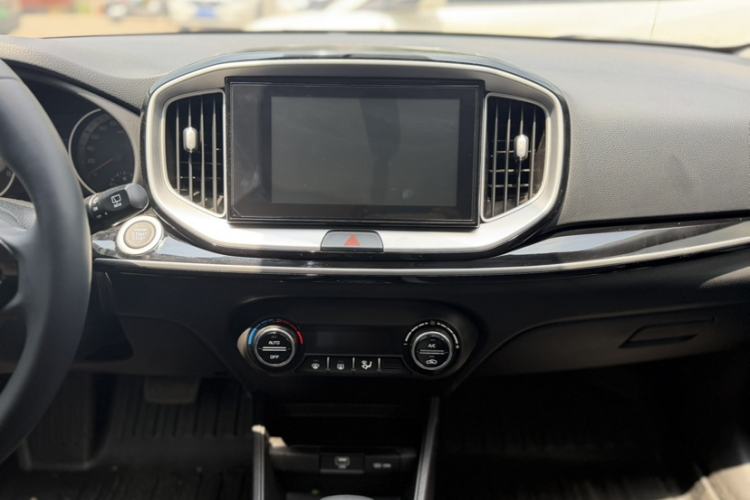 Used Kia kx1 Stonic 2026 Model 1.4L Sunroof Edition Audio And AC Panel