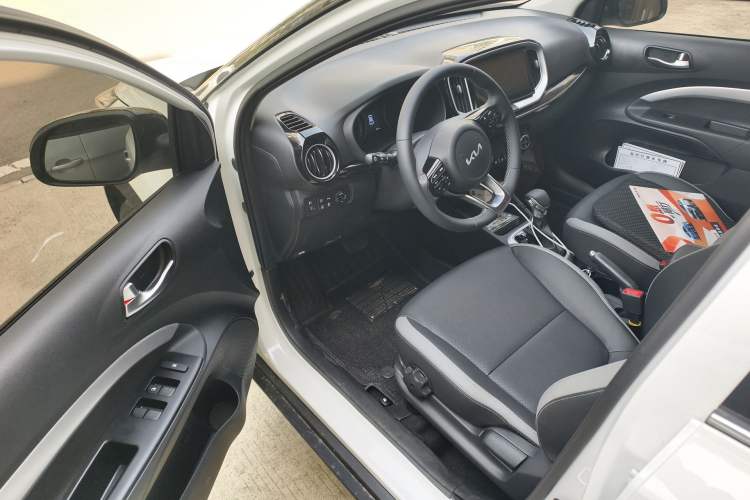 Used Kia kx1 Stonic 2026 Model 1.4L Sunroof Edition Driver Seat
